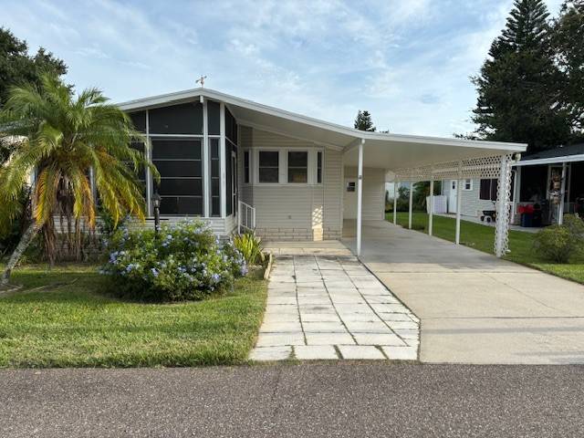 Lake Alfred, FL Mobile Home for Sale located at 152 Winterdale Dr. Kings Pointe